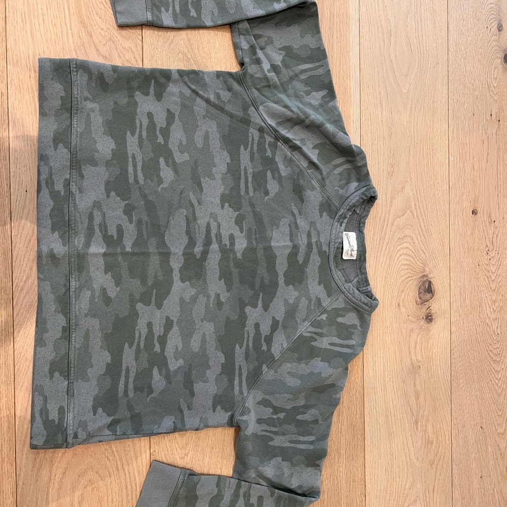 Universal Thread Olive Green Camo Sweatshirt Size… - image 4